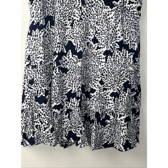 THML Babydoll Dress Small Blue White Floral V Neck Cap Sleeve Cottage Coastal - Picture 4 of 12